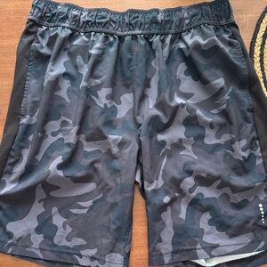 Balance Collection Camo Shorts (L)